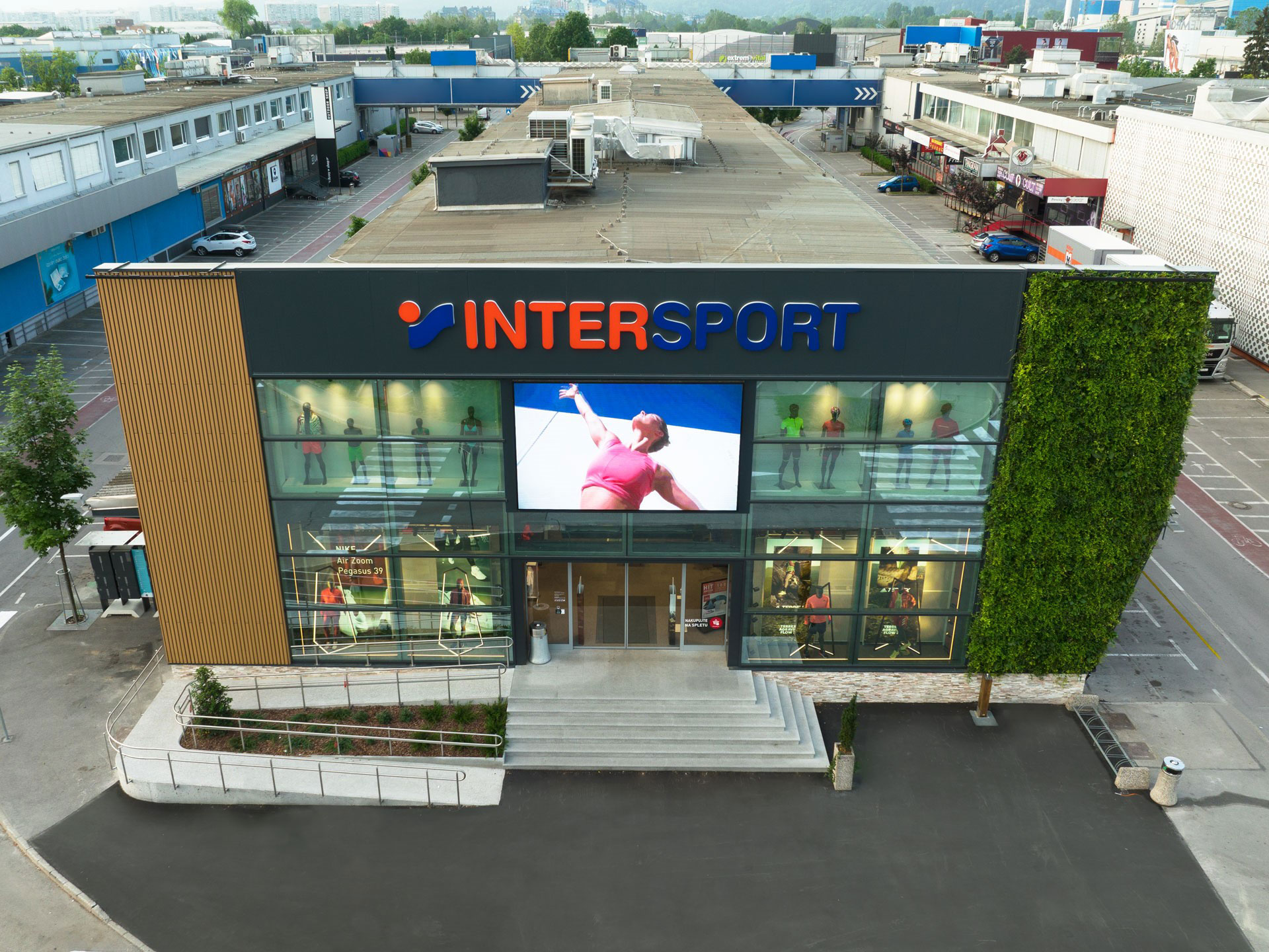 vrek Taalkunde theorie Completely renovated Intersport store in BTC City Ljubljana: popular  destination of sports enthusiasts - BTC d.d.